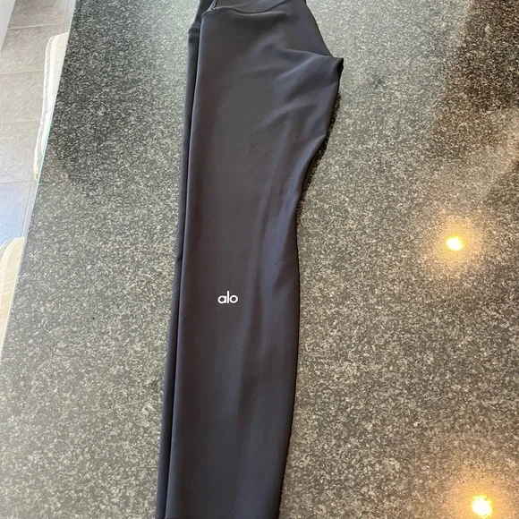 Alo High-Rise Black Leggings Size XS/0 ankle length - Picture 3 of 4